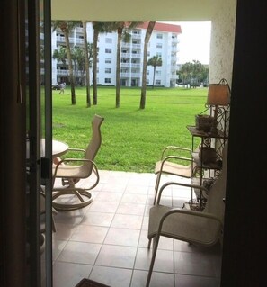 Interior - El Matador 215 by Alicia Hollis Rent Free Daily Beach Chairs (Fort Walton Beach)