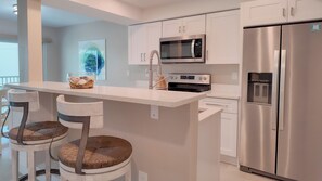 Fridge, microwave, oven, stovetop - Beachy Comfort Elegance (Sanibel)