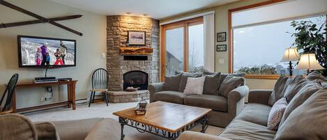 TV, fireplace