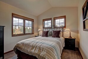 2 bedrooms, iron/ironing board, WiFi, bed sheets - Los Pinos D-24, Spacious 2BR Condo in an Amazing Location (Breckenridge)