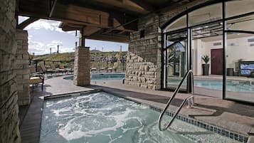 Een verwarmd zwembad