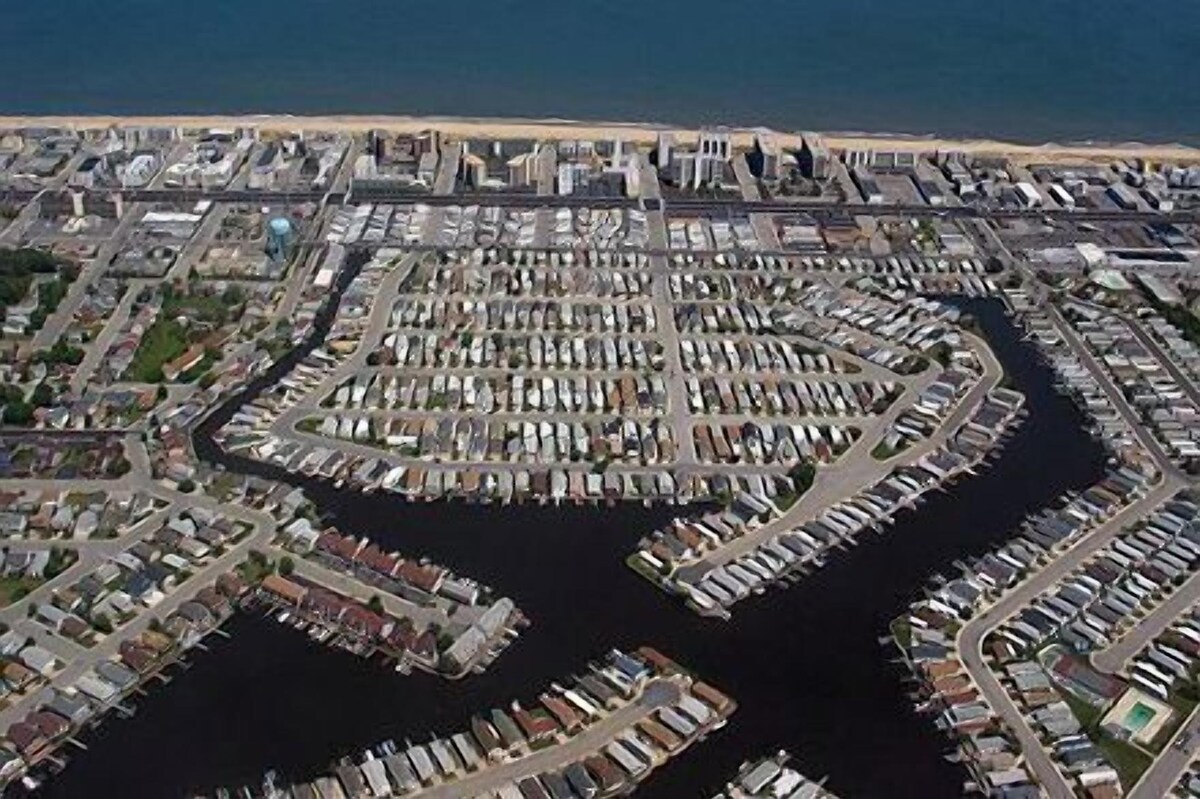 Montego Bay - Peachtree Road 122-Baywater 135th St, Pool, W/D, AC