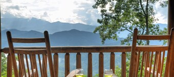 Big Sky Lodge - Free Rafting Adventure - Hot Tub - Secluded Sunset View