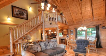 Big Sky Lodge - Free Rafting Adventure - Hot Tub - Secluded Sunset View