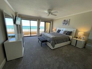 2 bedrooms, iron/ironing board, WiFi, bed sheets - 307 Surf Dweller by Alicia Hollis Rental FREE ADVENTURES $300/Day (Fort Walton Beach)