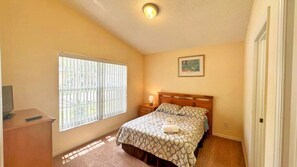 4 bedrooms, iron/ironing board, WiFi, bed sheets