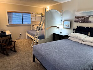 2 bedrooms, desk, iron/ironing board, WiFi - Cozy, yet spacious 2 bedroom oceanfront condo with free WiFi and a stunning view of the ocean located midtown just a few steps to the beach! (Ocean City)