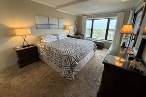 2 habitaciones, escritorio, tabla de planchar con plancha y wifi 