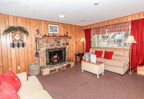 Smart TV, fireplace, DVD player, stereo