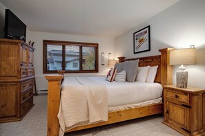 2 bedrooms, iron/ironing board, WiFi, bed sheets - RA517 | Nice Furnishings | Pool and Hot Tub Access | Winter Shuttle (Steamboat Springs)