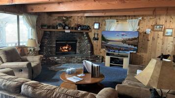 Smart TV, fireplace, DVD player, streaming services