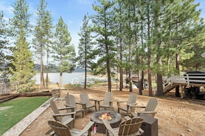 Terrace/patio - Casa De Oso Lakefront - Lakefront, Pool Table, Cinema Room, Fireplace, Deck (Big Bear Lake)