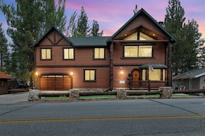 Exterior - Casa De Oso Lakefront - Lakefront, Pool Table, Cinema Room, Fireplace, Deck (Big Bear Lake)