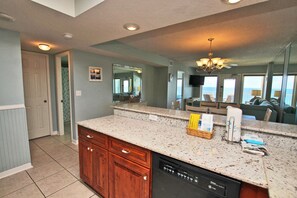 Fridge, microwave, oven, stovetop - Boardwalk 682- Look No Further This is Where You Need to Be! Reserve Your Trip t (Gulf Shores)