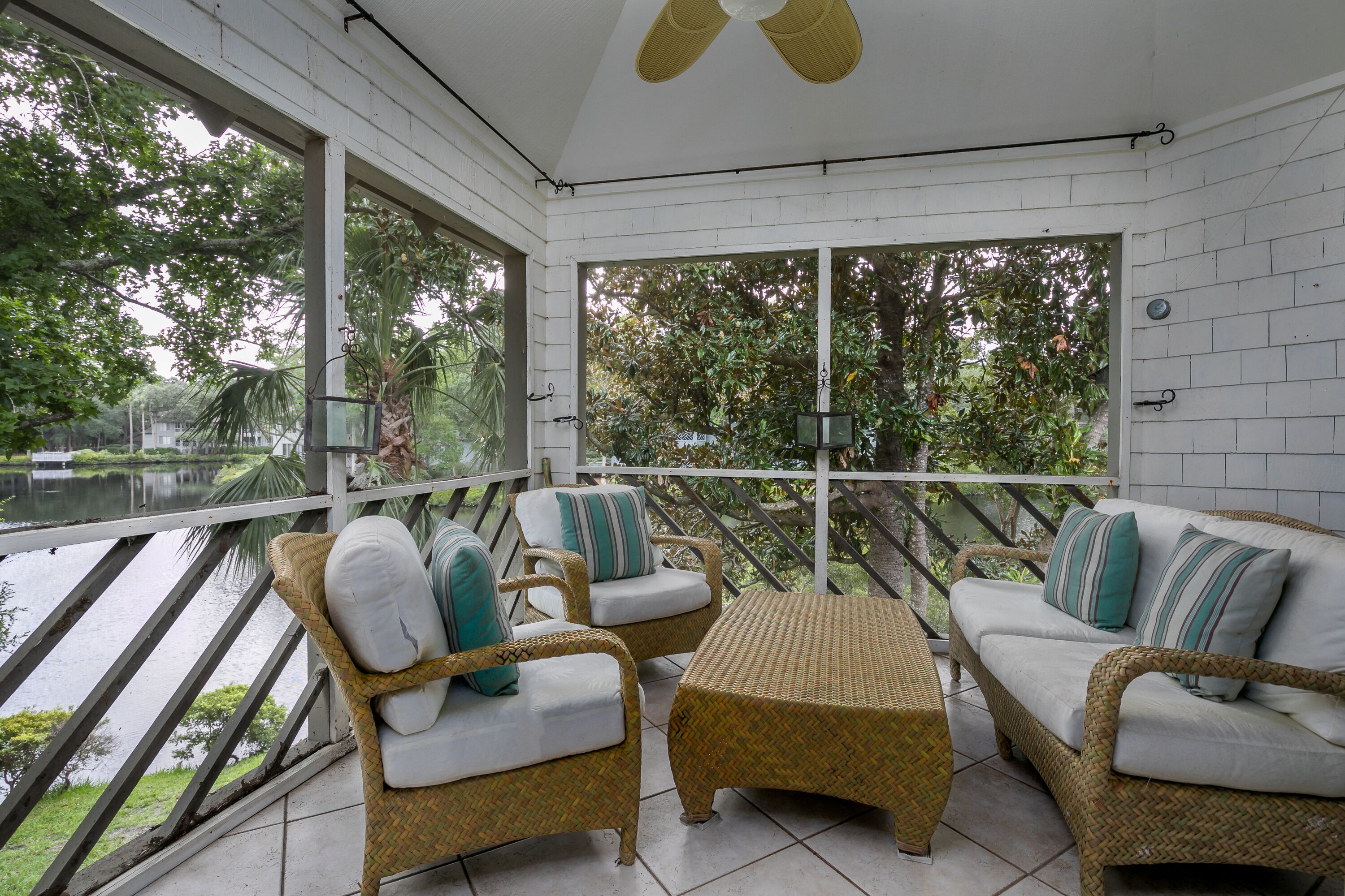 4758 Tennis Club: 1BR, Screened Porch, Lagoon View, Beach Gear/Bike Credit