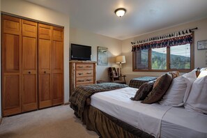 2 slaapkamers, een strijkplank/strijkijzer, wifi, beddengoed