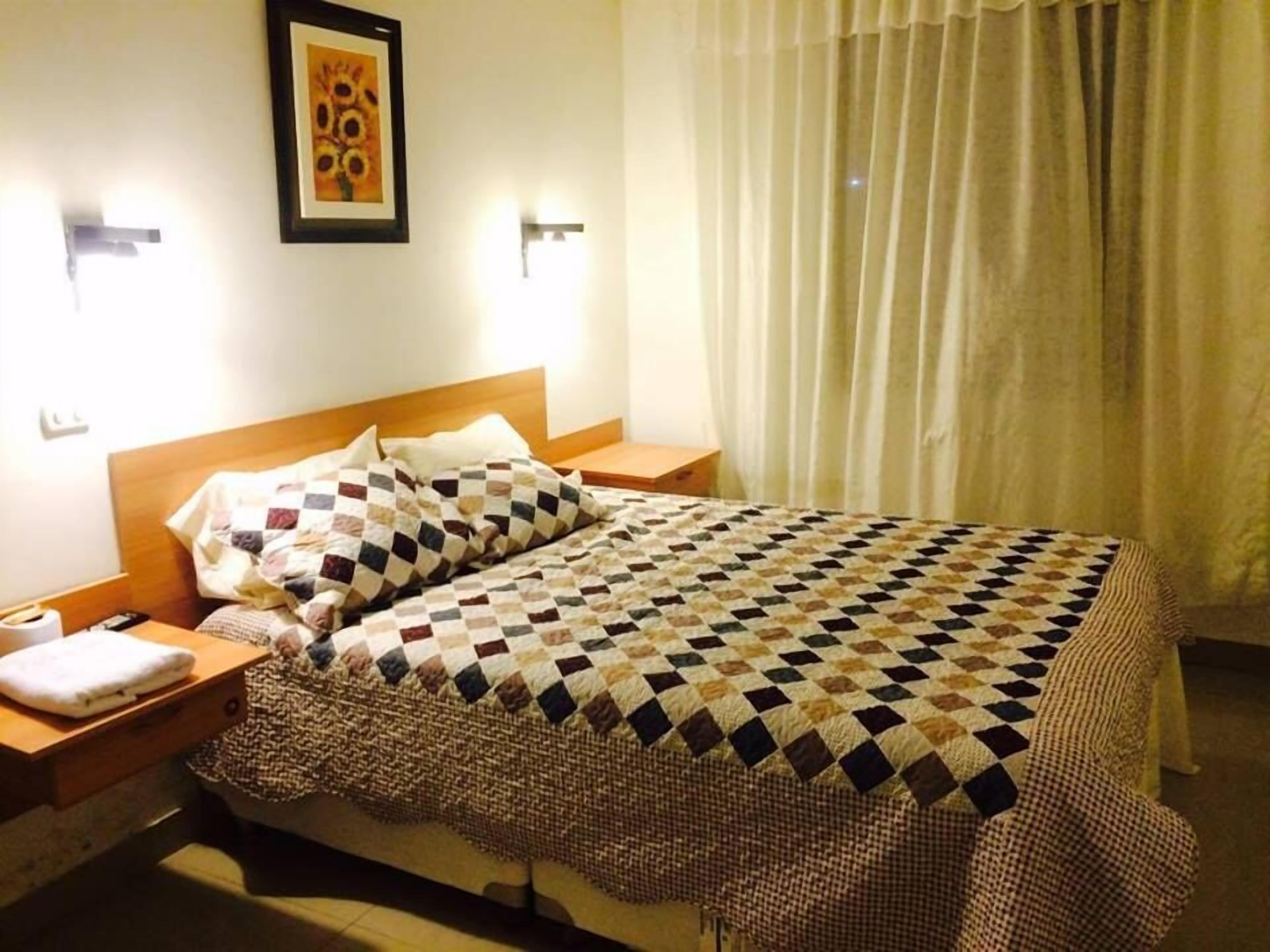 Kamar Double | Meja kerja, setrika/meja setrika, dan Wi-Fi gratis