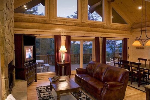 Sunrise Ridge - Free Train Tours + Cabin + Stunning Views/Deck + Close to