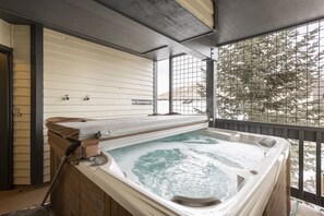 Indoor spa tub
