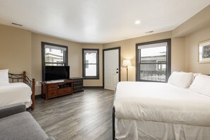 4 bedrooms, iron/ironing board, Internet, bed sheets