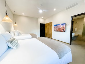 2 habitaciones, cortinas blackout y tabla de planchar con plancha