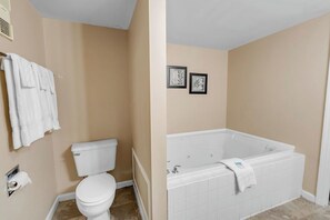 Shower, jetted bath, towels - two bedroom condo sleeps 6 persons (Gatlinburg)