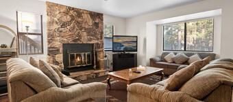 Summit X-ross Roads - Walk to Snow Summit, Fireplace, Deck, Barbecue