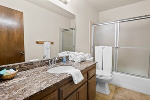 淋浴/盆浴组合、吹风机、毛巾