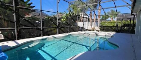 Et oppvarmet basseng