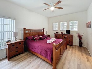 Iron/ironing board, free WiFi, bed sheets - Rivendell: Private Pool/Spa with 24/7 Support! (Davenport)