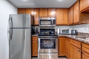 Fridge, microwave, stovetop, dishwasher