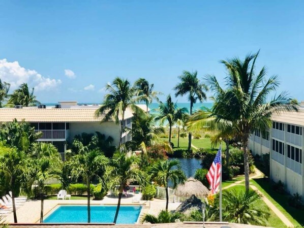 A heated pool - Cooks Kitchen (Sanibel)