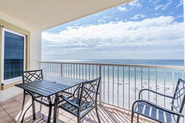 Outdoor dining - Boardwalk 982- Great Views~Great Vibes~Book Now (Gulf Shores)