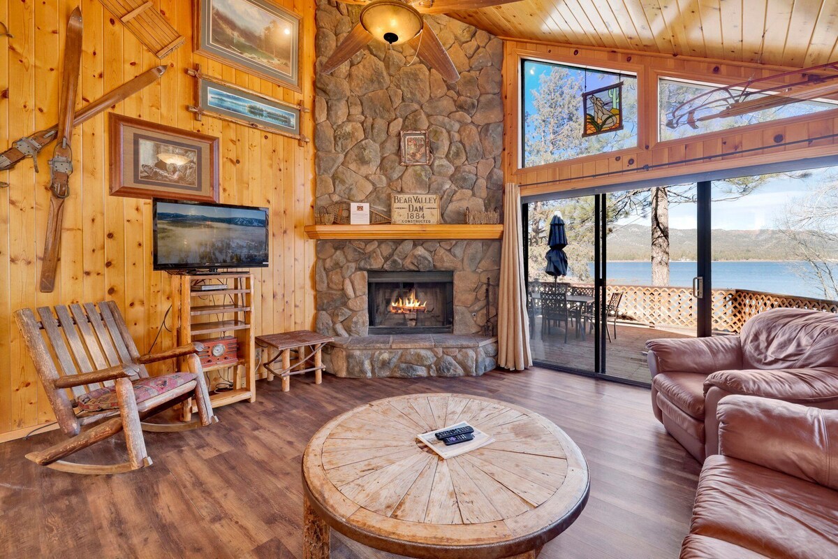 Lakeshore Cabin at Big Bear Lake | Hot Tub | Pool Table | Boat Dock