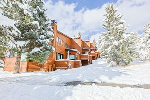 Exterior - All engineered flooring Updated Townhome close to everything Sleeps 6! (Keystone)