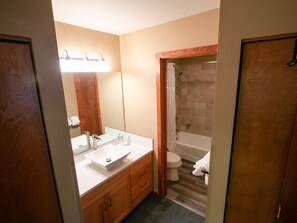 Duschwanne, Handtücher