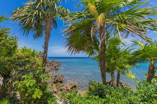Perfekte Lage in einer privaten, ruhigen Gegend mit Blick auf das Meer im West End