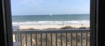 Budget friendly and pet friendly unit with an outdoor swimming pool!