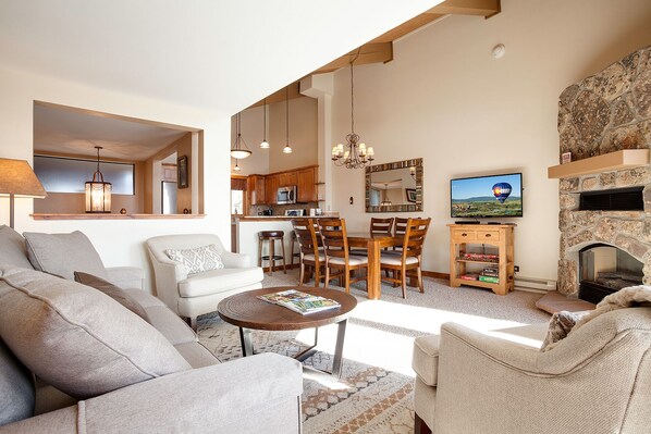 TV, fireplace