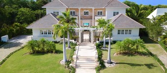Luxury Villa with Private Pool, Cook,Maid & Golf Cart in Exclusive Punta Cana