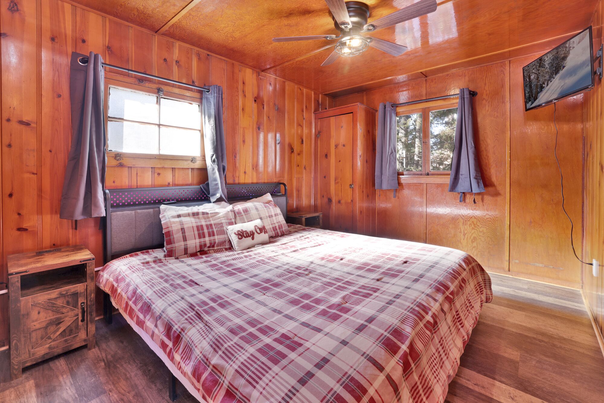 A king-size bed with a TV to enjoy a movie night.
