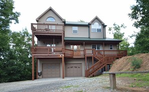 Exterior - Fontana View Retreat - Free Whitewater Rafting Passes + Luxury Family Home w/ (Fontana Dam)