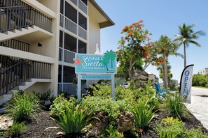 Exterior detail - Spacious Corner Condo (Sanibel)