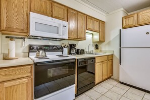 Fridge, microwave, stovetop, dishwasher