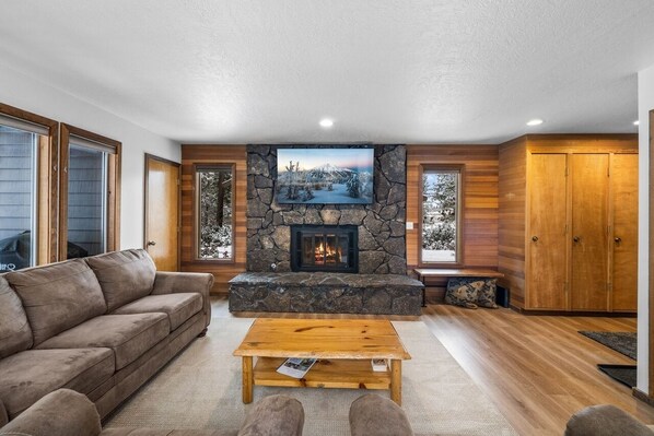 TV, fireplace, DVD player, ping pong