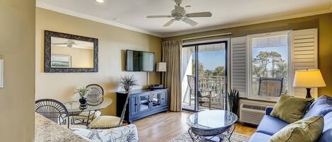 Smart TV, Netflix, DVD player, streaming services