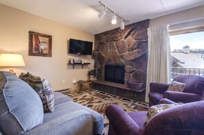 Televisie en een open haard