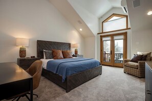 4 عدّة غرف نوم ومكواة/لوح كي وواي فاي وملاءات أسرّة