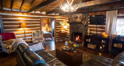 Secluded Lake Front Cabin w/ Private Dock/Boat Slip, Large Deck, Grill, WiFi.