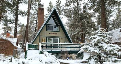 The Getaway - Upea A-Frame-mökki / lähellä kaikkea / ilmainen WiFi / ILMAINEN 2 tunnin pyörä- / kajakkivuokraus